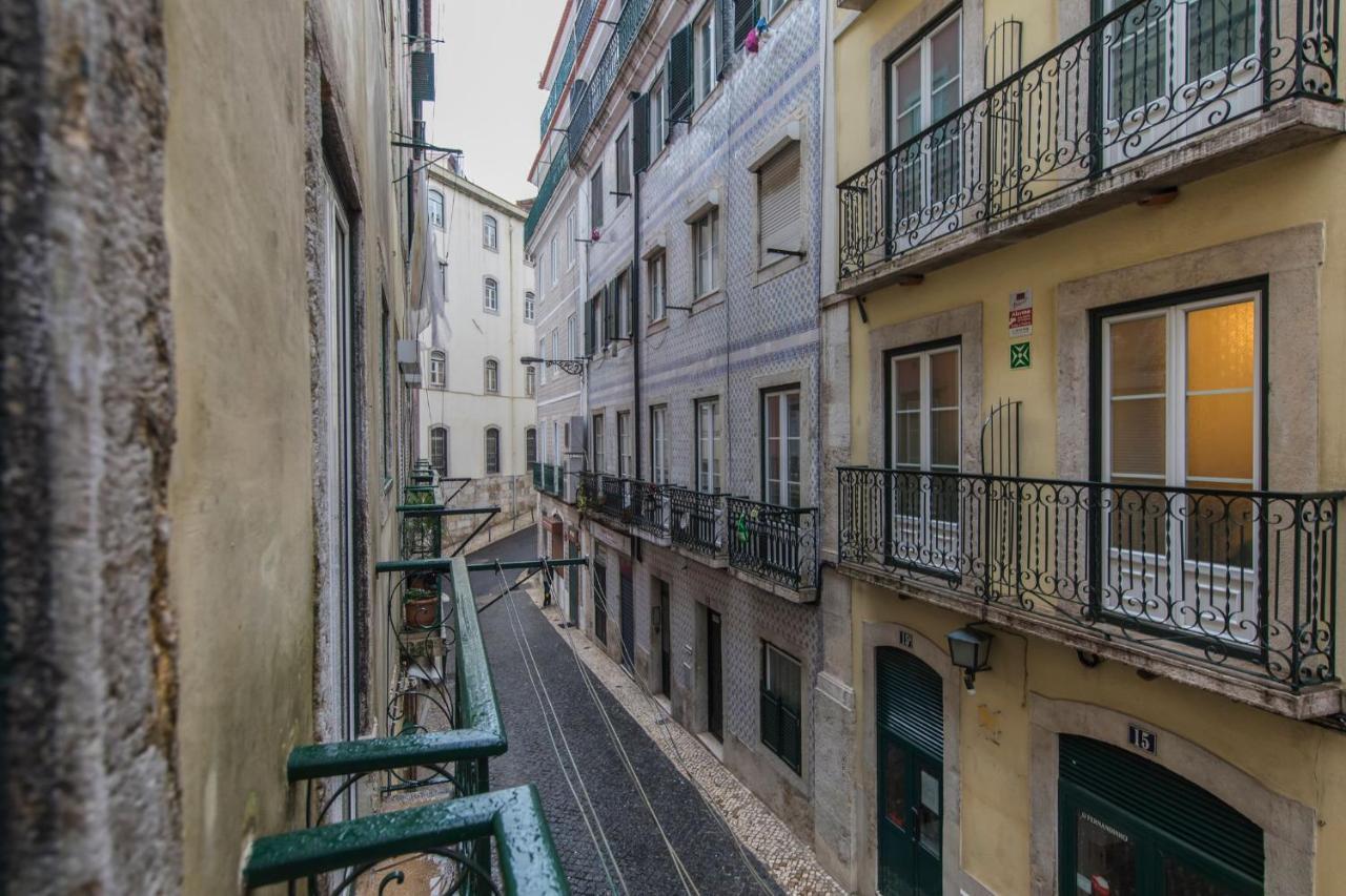 Lovelystay - Vintage Flat Near Santa Justa Elevator! Lisbona Esterno foto